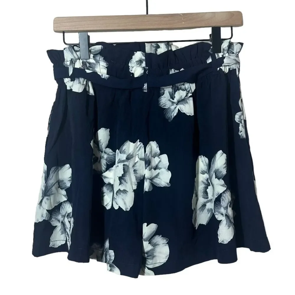 NEW IJOAH Women's Kadie Floral Shorts Navy White Size Medium Vacation Tropical